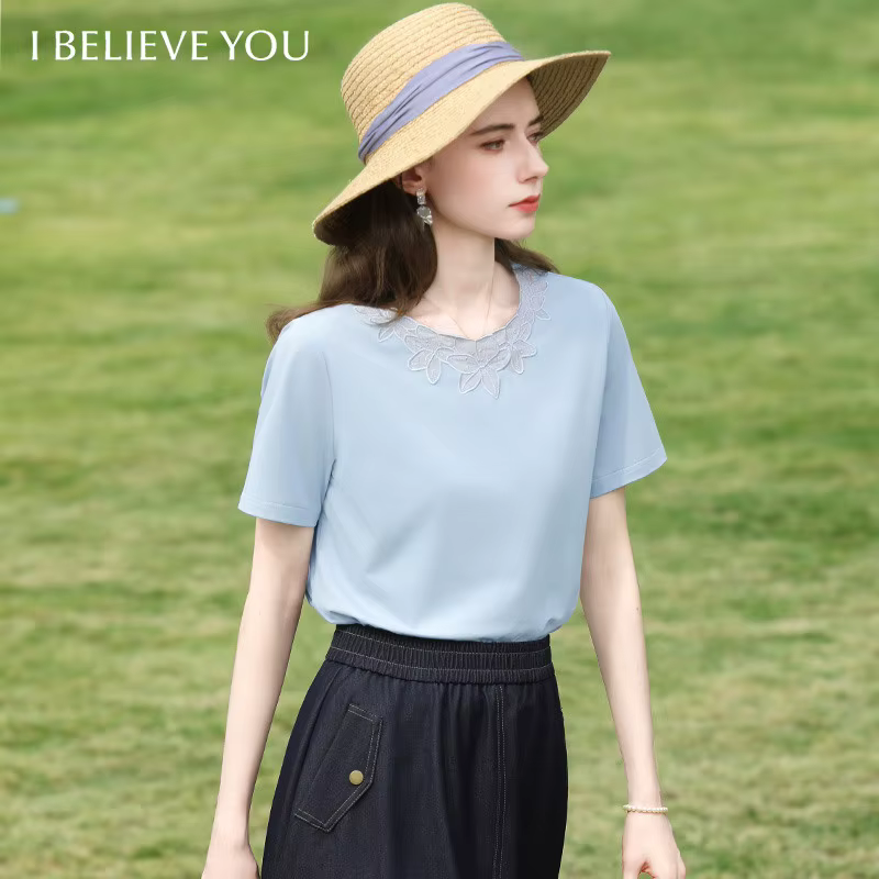 I BELIEVE YOU T-shirt pour femme en coton bleu clair à col rond et dentelle florale