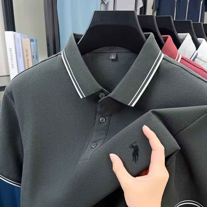 Polo brodé avec motif poney pour homme