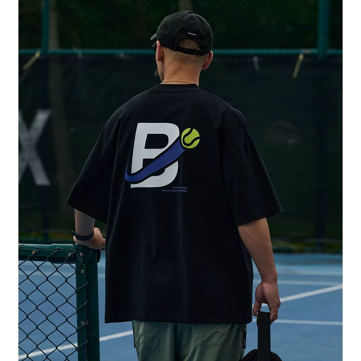 T-shirt graphique tennis lettre B pour homme
