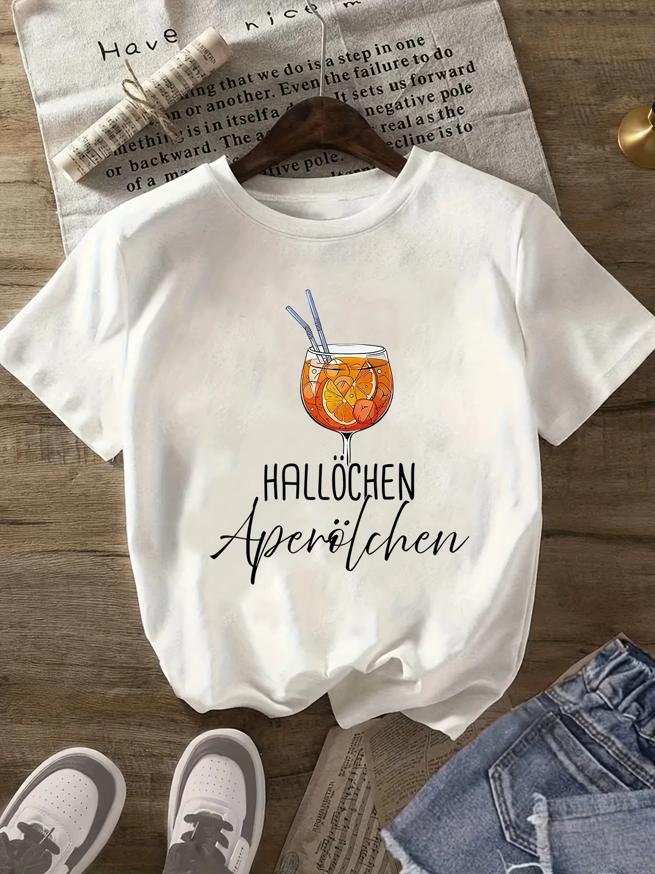 T-shirt à manches pour femmes avec imprimé graphique orange « HALLOCHEN Aperol Spritz » blanc