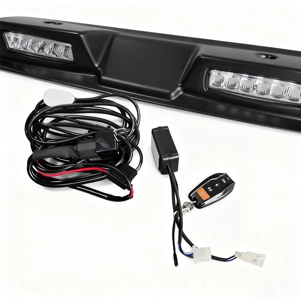 Accessoires tout-terrain universels LED feux de toit lampes de toit avant becquet de toit antibrouillard accessoires extérieurs de voiture