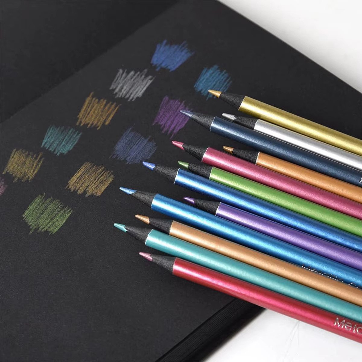 Ensemble de crayons de couleur métalliques
