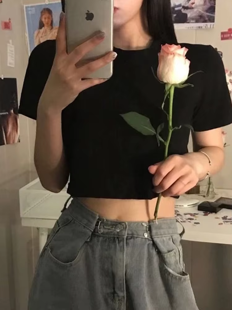 T-shirt femmes recadrée solide Sexy minimaliste offre spéciale mince décontracté mode Preppy Chic Tops basiques Style coréen Streetwear populaire