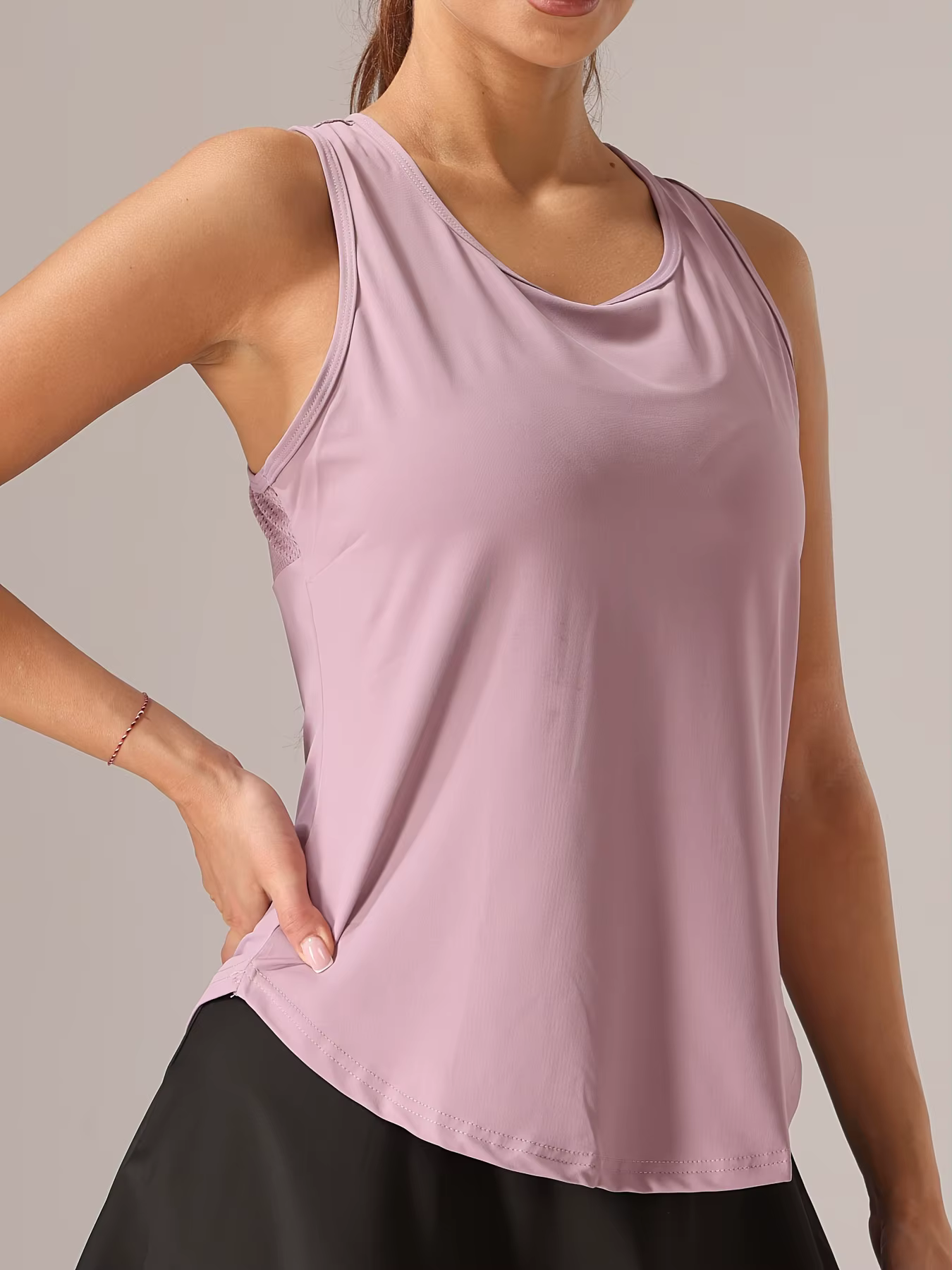 Débardeur athlétique sans manches pour femme – Dos en maille et design croisé