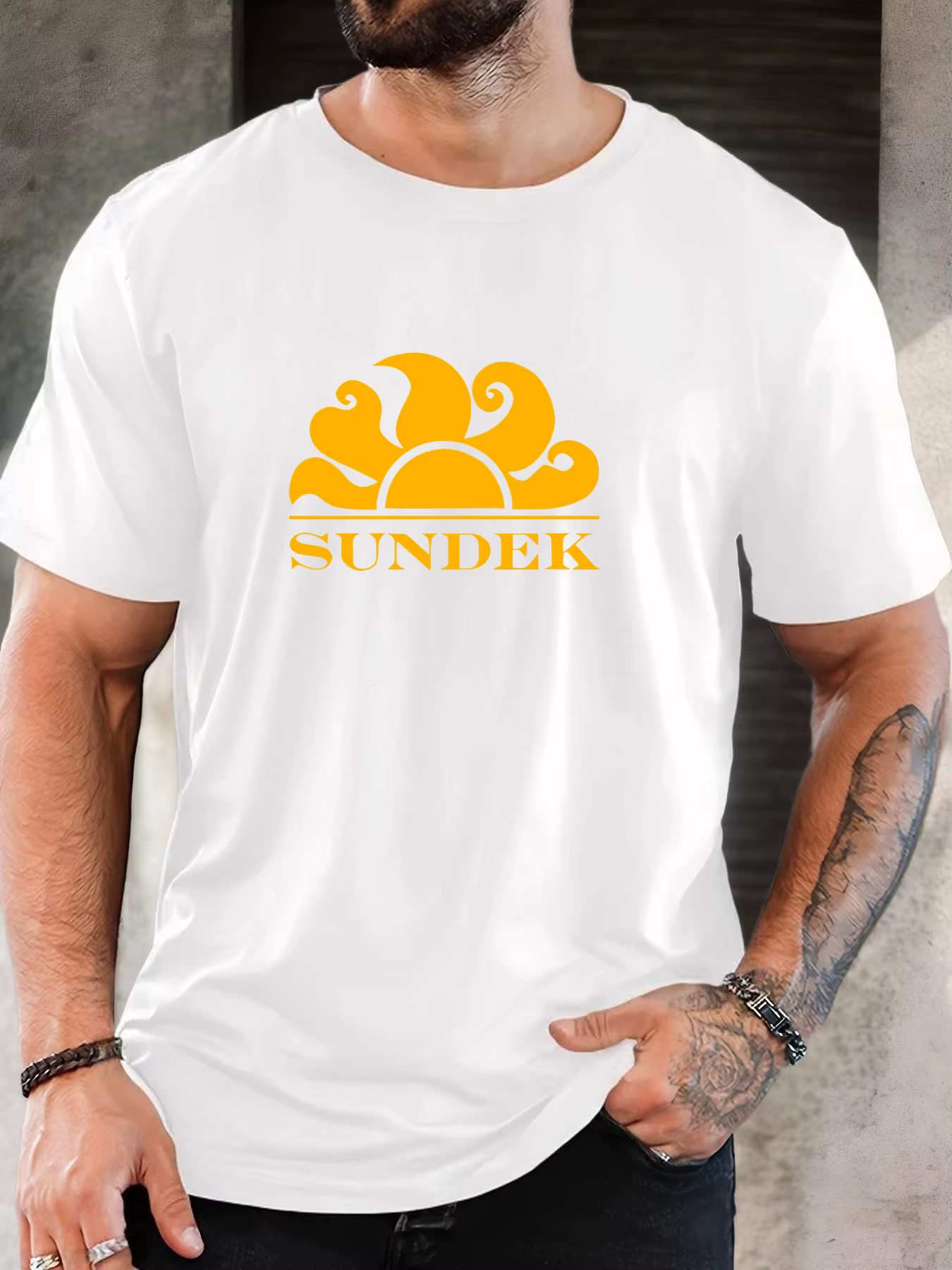 T-Shirt homme 2025 nouveauté rétro Chic Sundek graphique audacieux jaune stylisé soleil Logo décontracté haut élégant usage quotidien