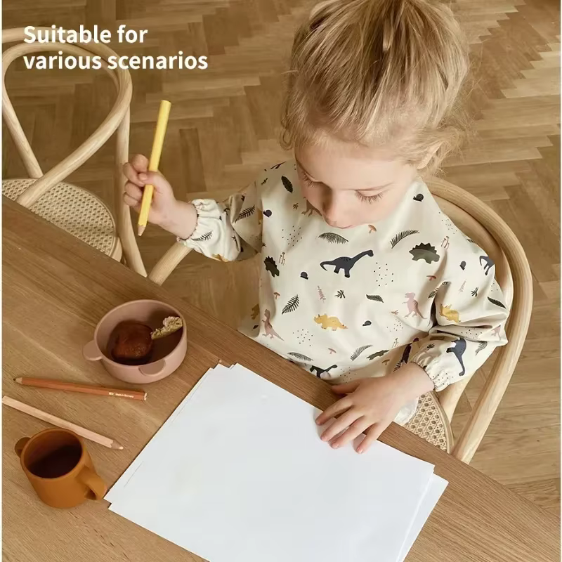 Bavoir Doux et Imperméable à Manches sulfpour Bébé