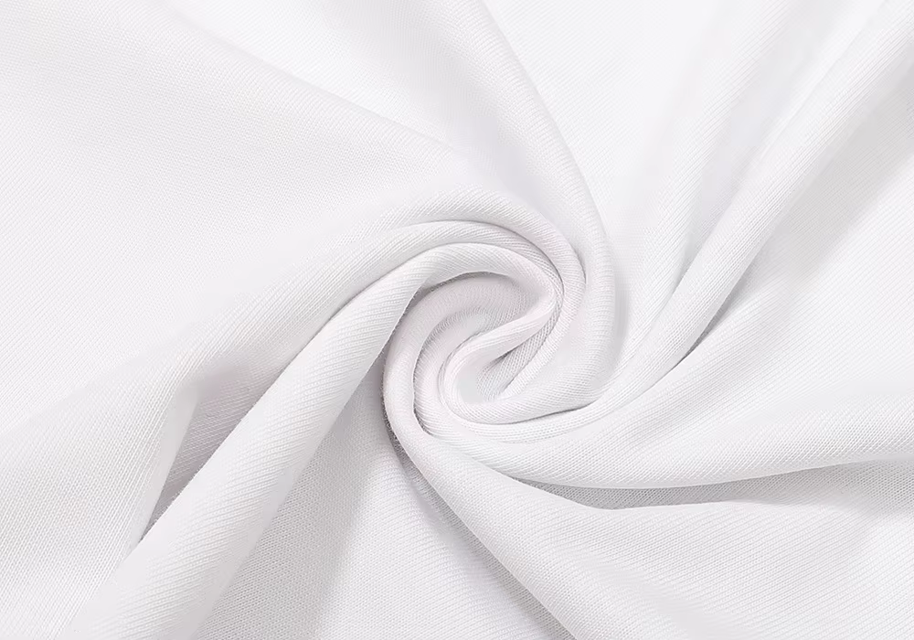 Ce nouveau t-shirt pour femme est confortable et respirant