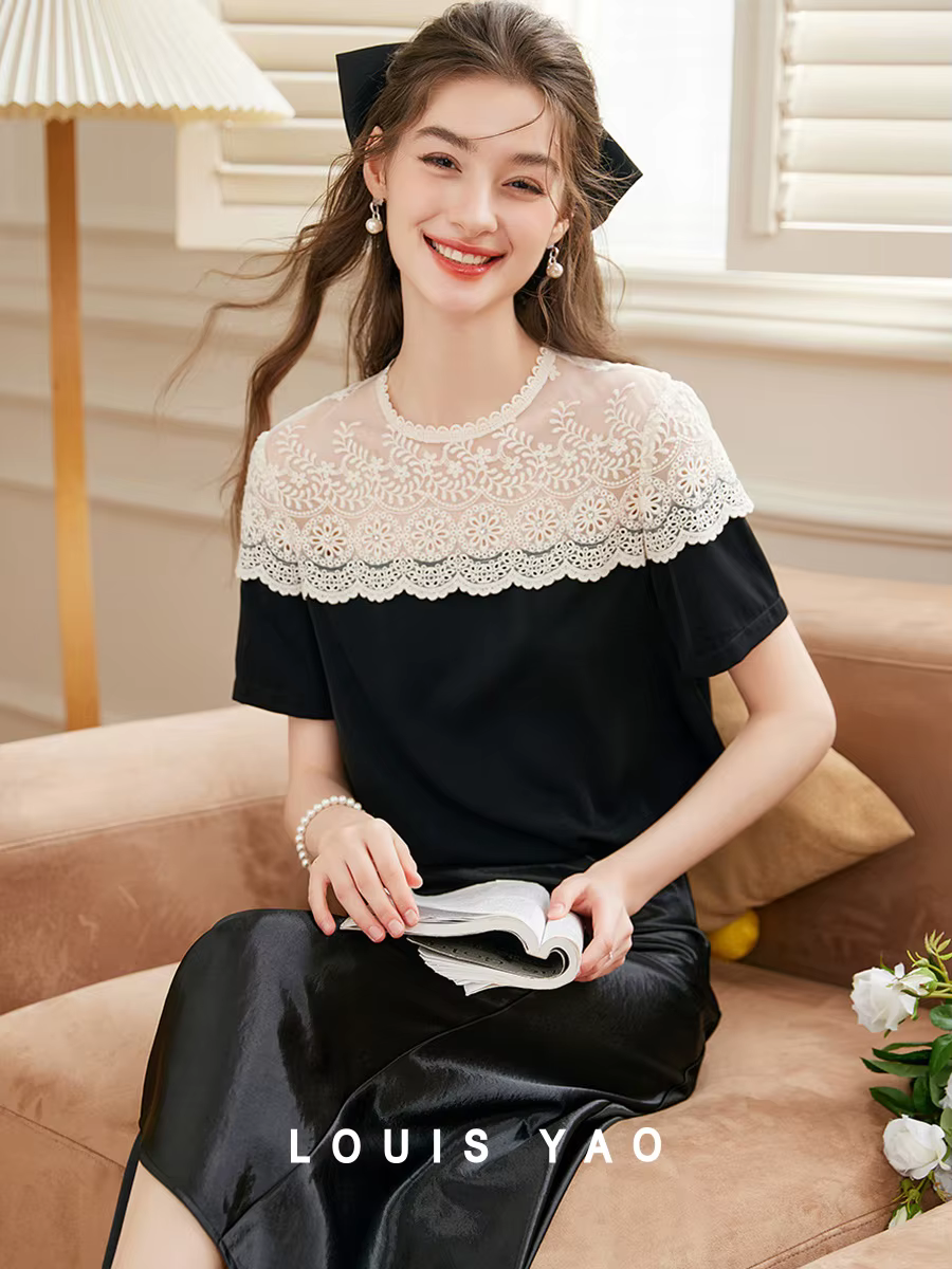 LOUIS YAO chemise femme 2025 été épaule creuse dentelle conception T-shirt tempérament élégant col rond manches courtes