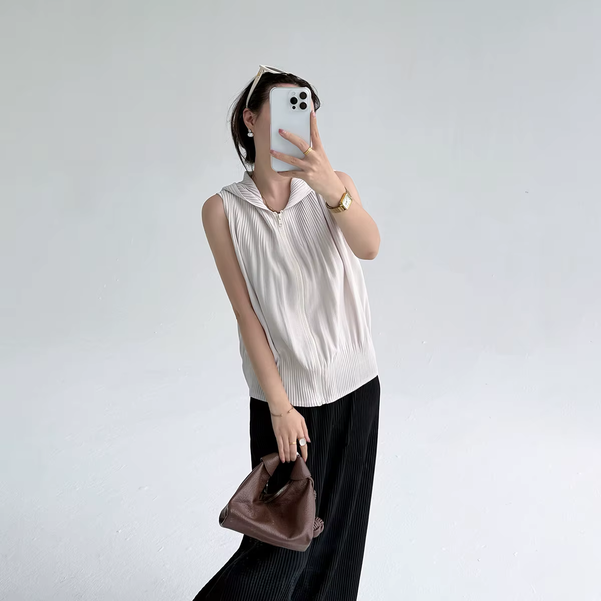 Haut à capuche blanc sans manches, tissu doux, coupe ample, décontracté, usage quotidien, tendance, Chic, élégant, moderne, Ensemble de mode, confort, 2025