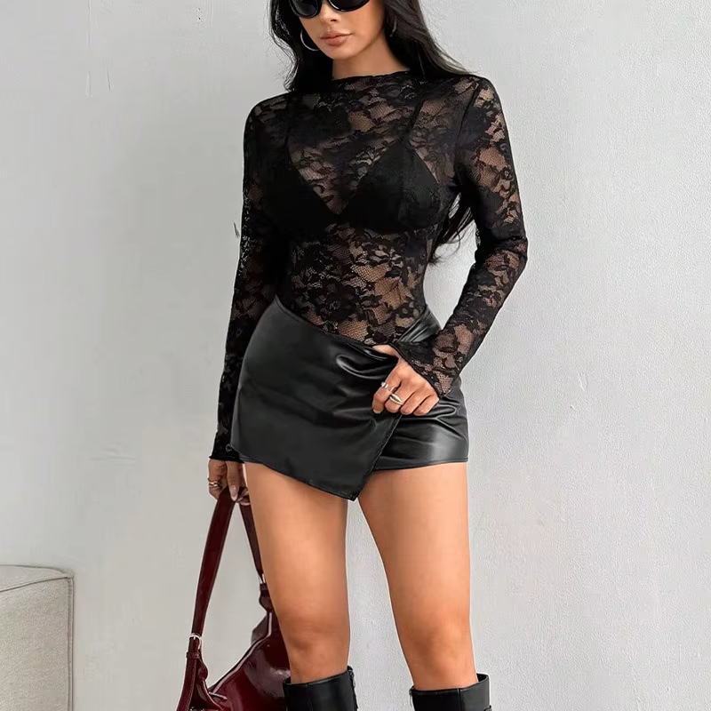 Haut noir en dentelle à manches longues pour femme