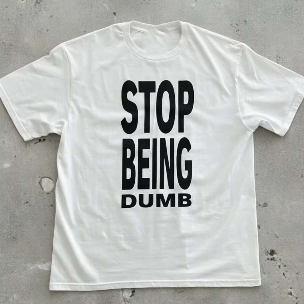 T-shirt pour homme en tissu mélangé avec imprimé 'STOP BEING DUMB'