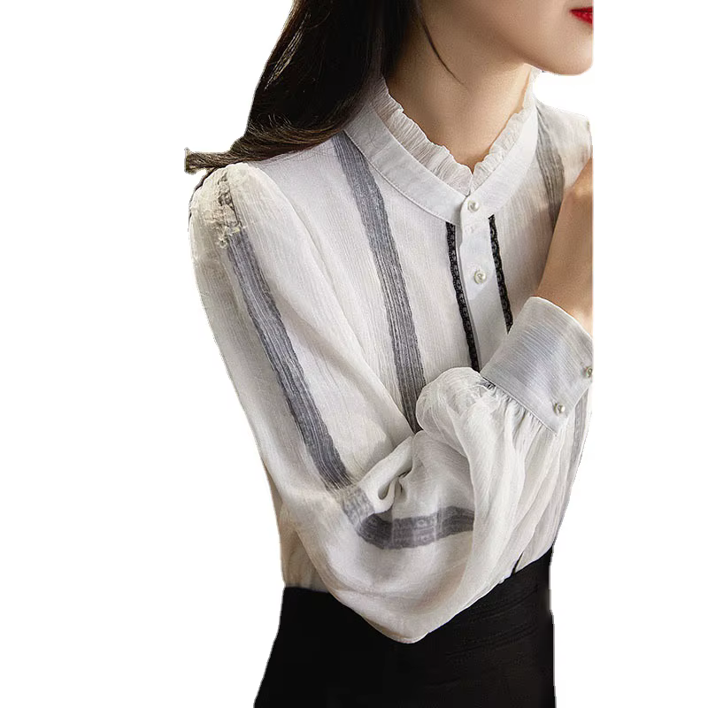 Chemise à manches longues en dentelle épissée française
