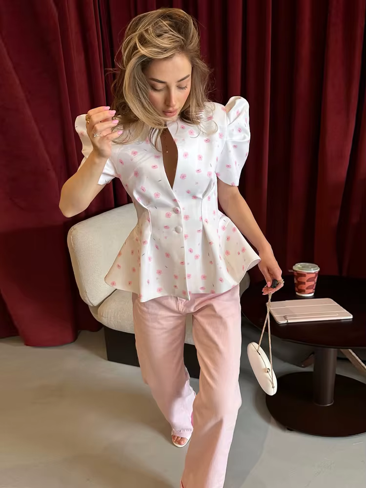 Blouse élégante à manches bouffantes florales et basque