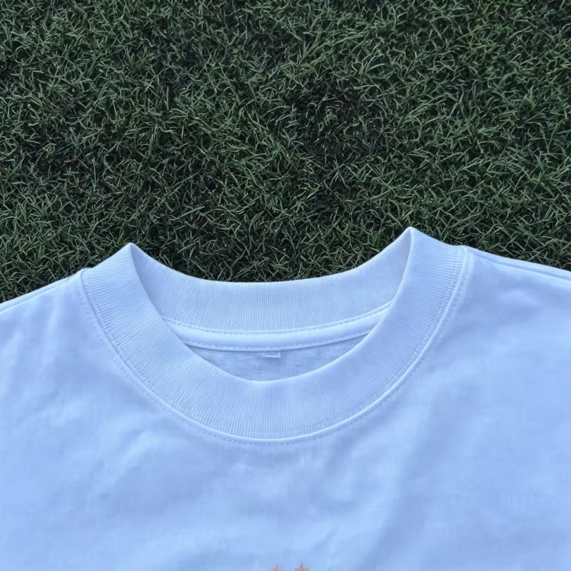 T-shirt blanc avec emblème étoile brodé