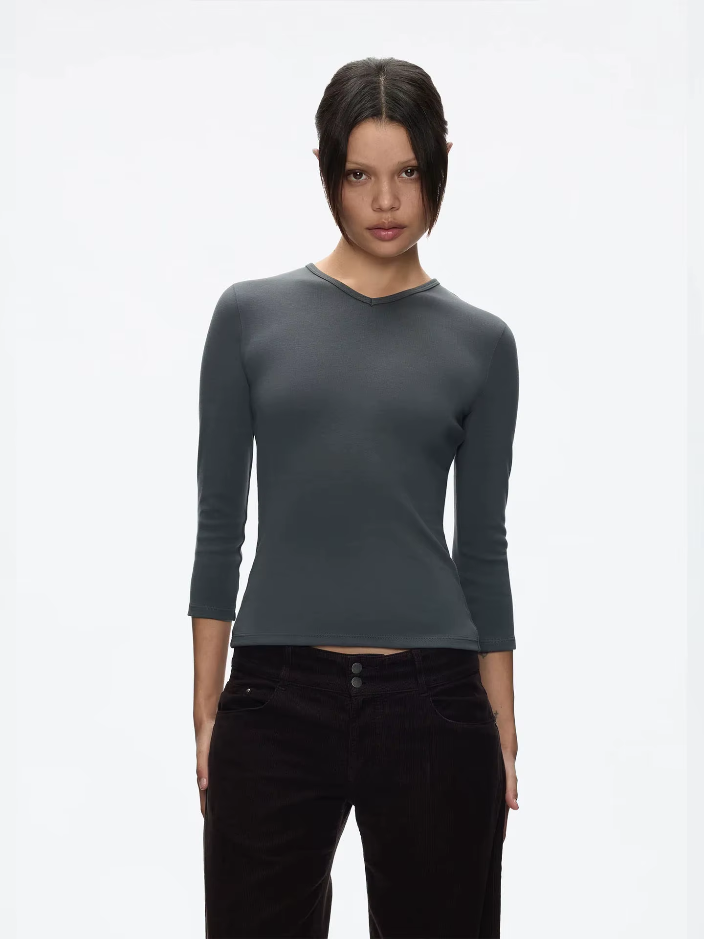 Haut blanc, gris-bleu