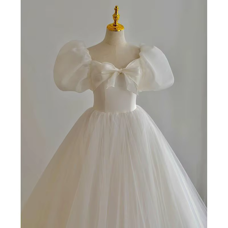 Robe de mariée légère à manches bulles