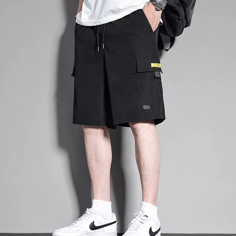 Shorts cargo pour homme couleur kaki avec cordon de serrage et poches à rabat