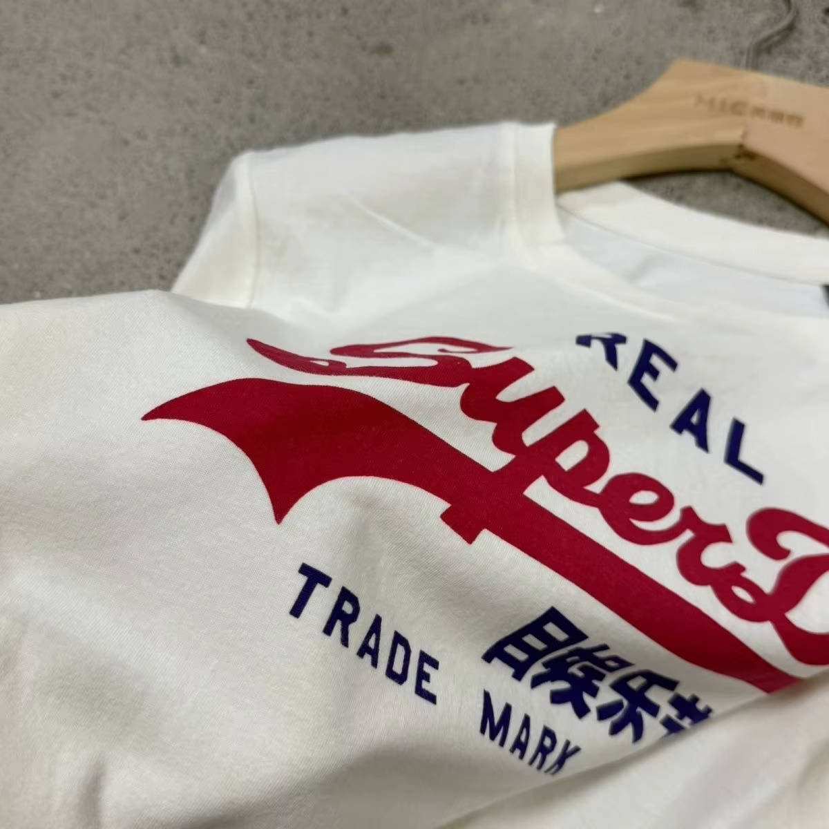 Superdry Real Vintage Logo T-shirt blanc cassé en coton à col rond et manches courtes pour homme