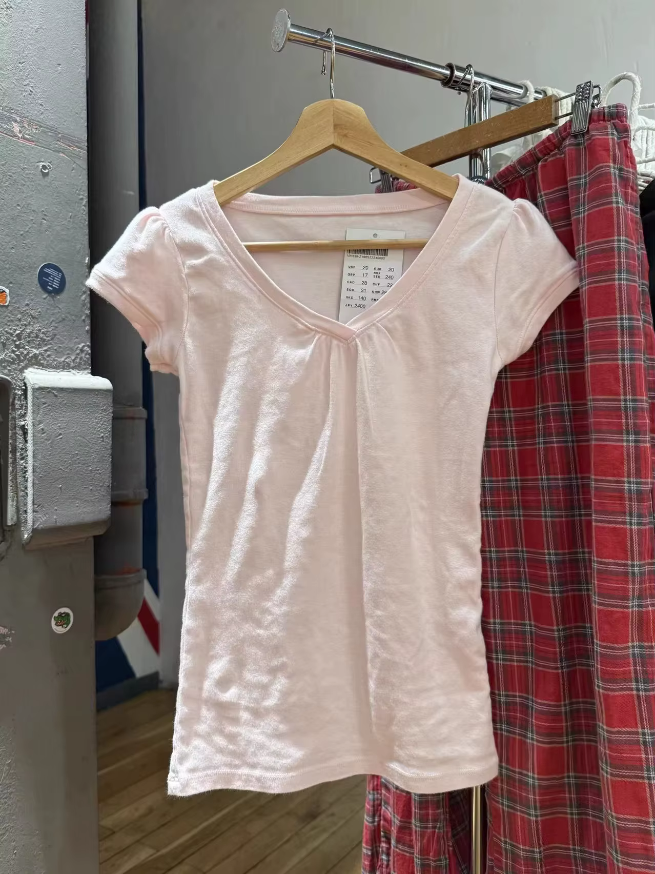T-shirt basique plissé à col en V pour femme