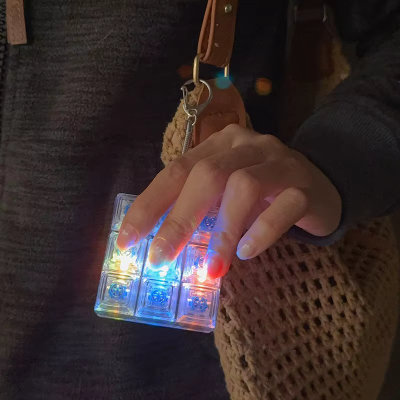 LED 9 touches Keycap porte-clés pour femmes hommes lumineux soulagement du Stress doigt pendentifs Fidget clavier sac à