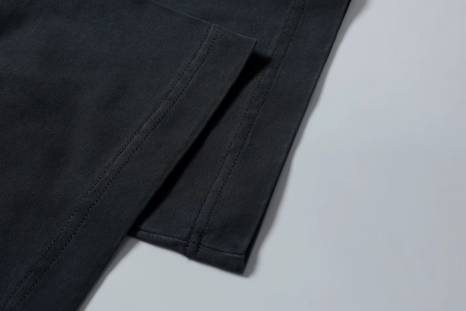 T-shirt ample à manches courtes avec étiquette brodée sur la poitrine NBHD
