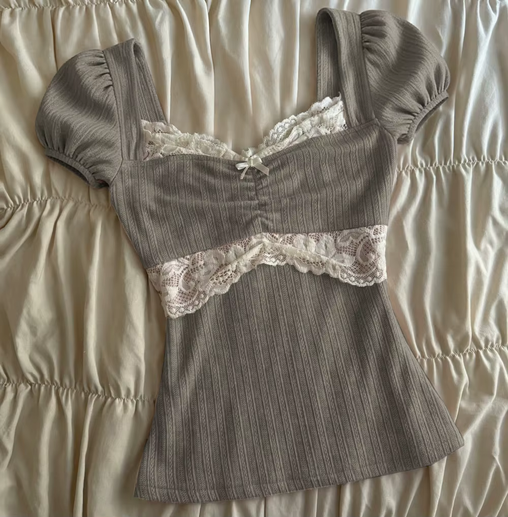 T-shirt Coquette en dentelle patchwork d'été