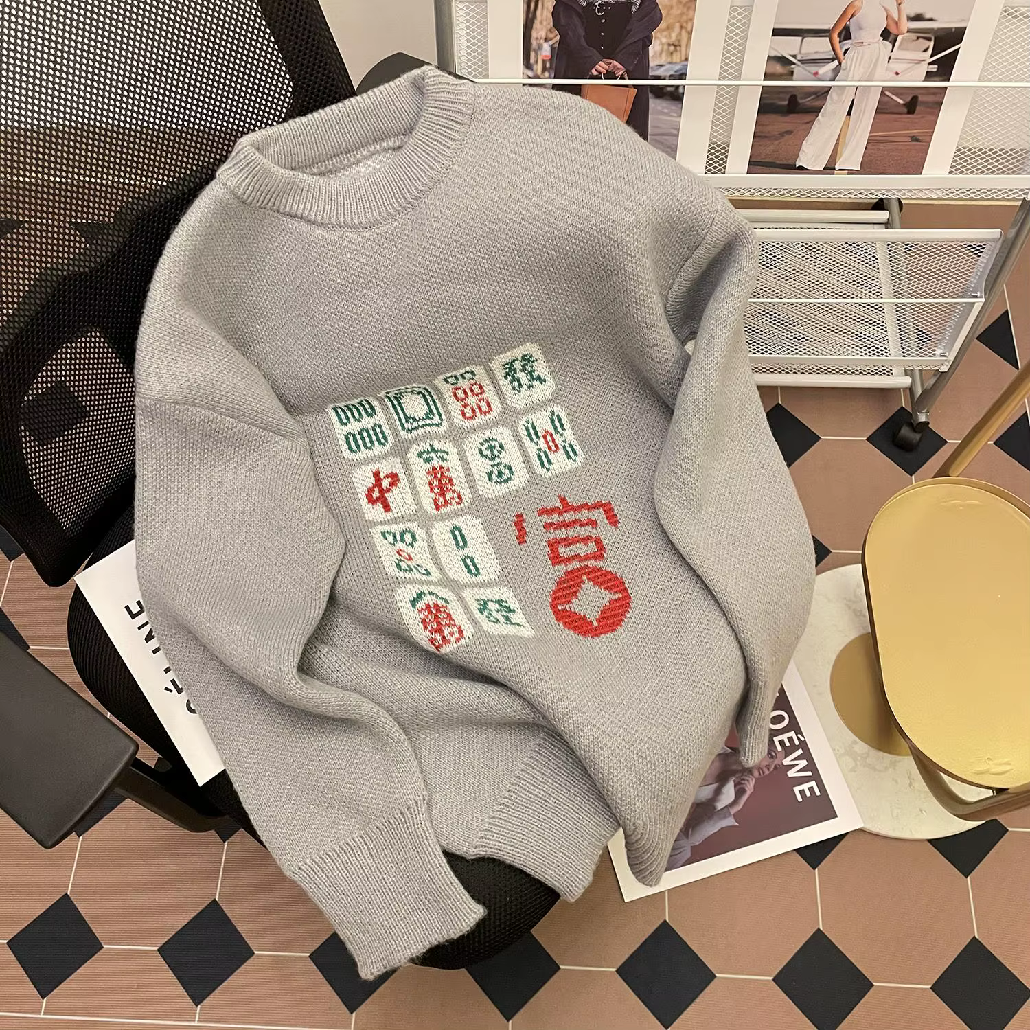 Pull noir à l'extérieur pour femme