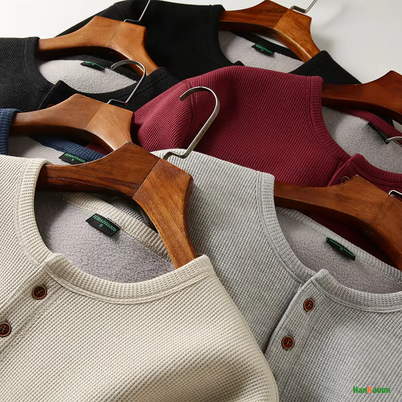 T-shirt en tricot gaufré à manches longues et col Henley pour hommes