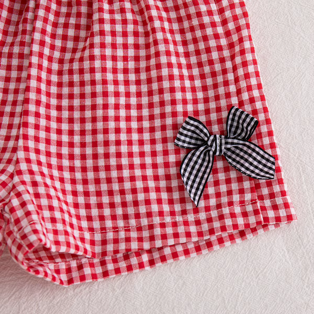 Ensemble de vêtements d'été pour enfants : Hauts sans manches froncés à carreaux rouges avec nœud et short ample pour bébé fille