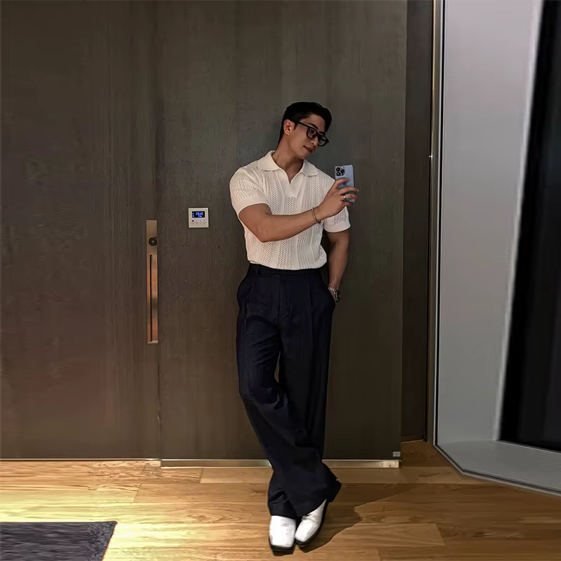 Polo évidé à manches courtes et col en V pour hommes