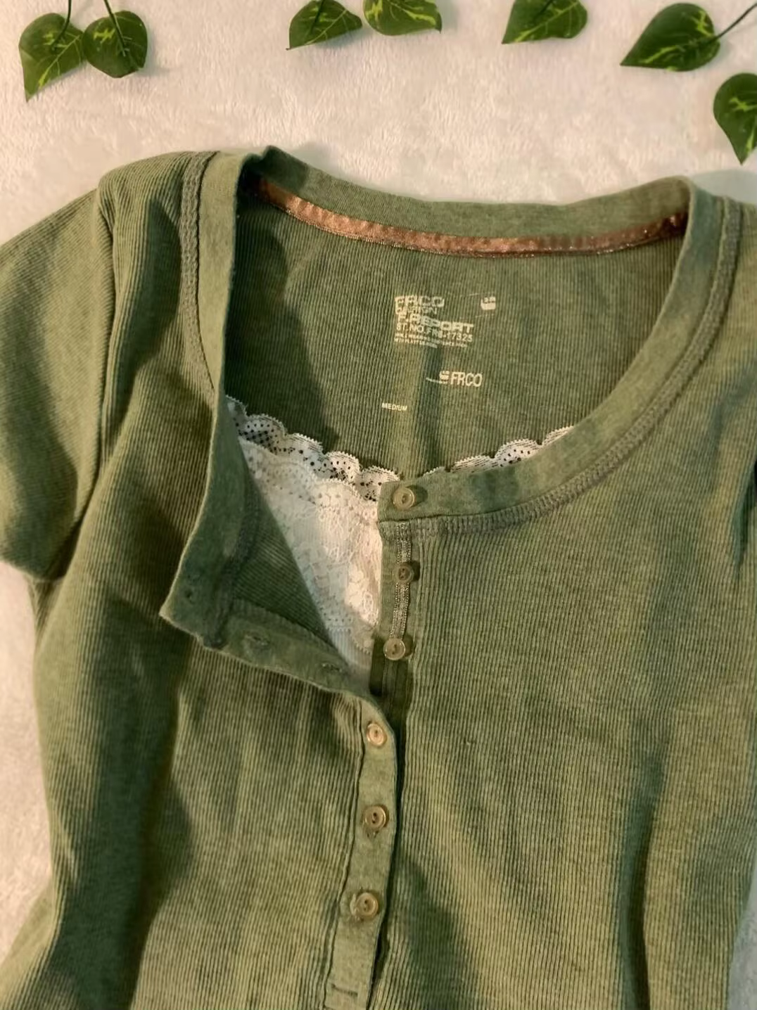 T-shirt vert olive punk pour femme