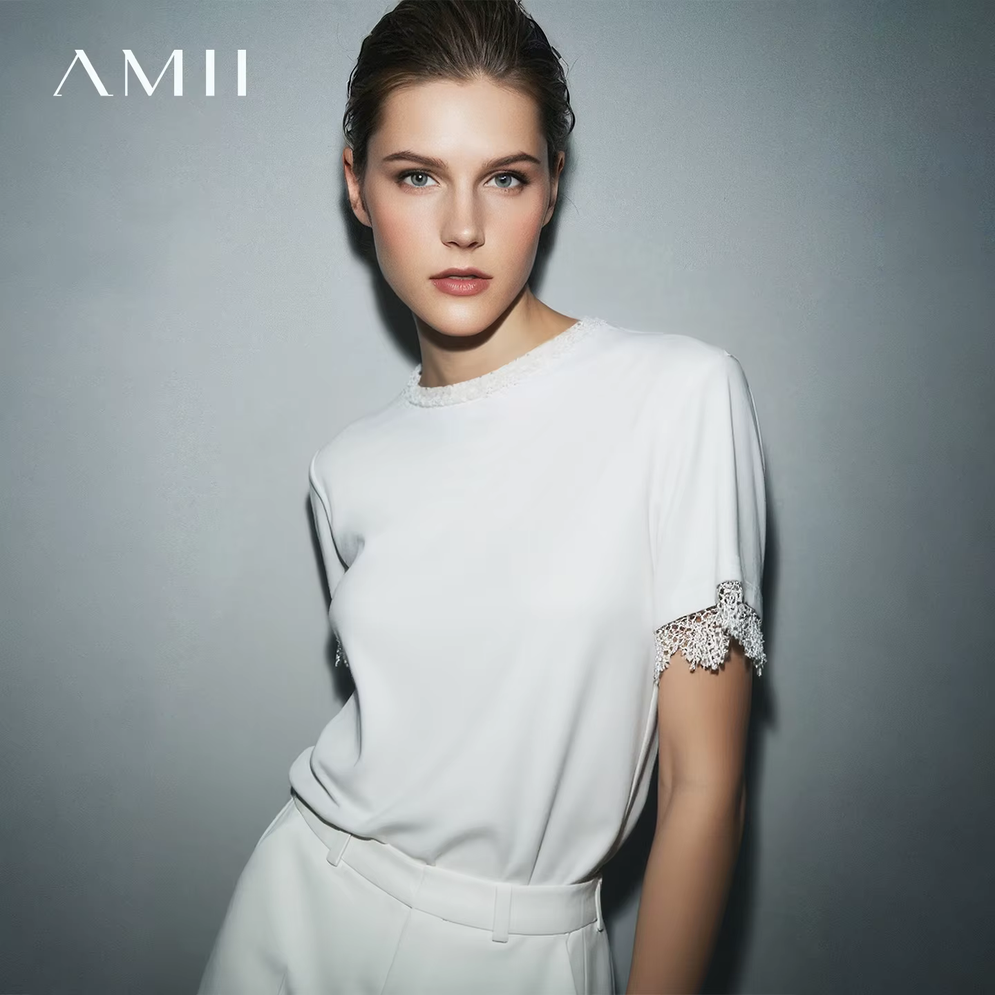 T-shirt femme Amii 2026 Nouvelle collection été Col rond avec empiècements en dentelle Couleur unie Élégant Haut à manches courtes 12642068