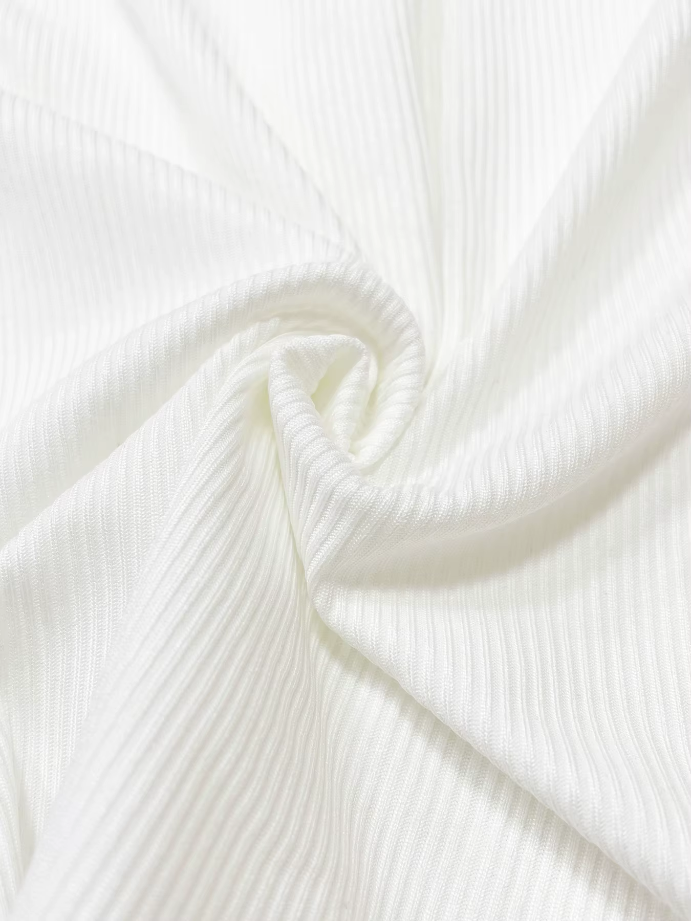 T-shirt côtelé uni à demi-bouton sur le devant pour femmes