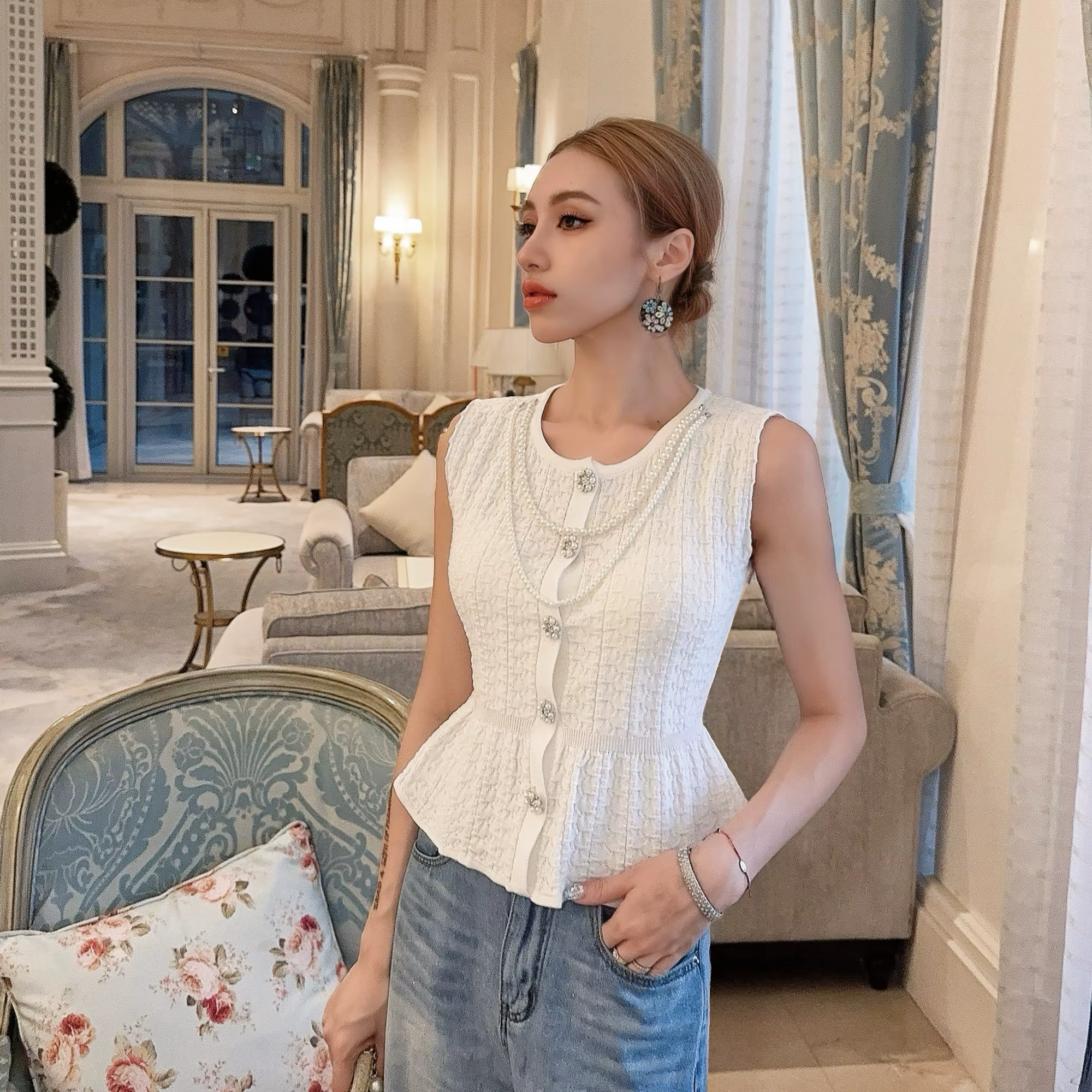 Gilet en tricot style tweed pour femme, haut à volants de luxe avec boutons en strass et perles, cardigan sans manches élégant d'été, chic et vintage