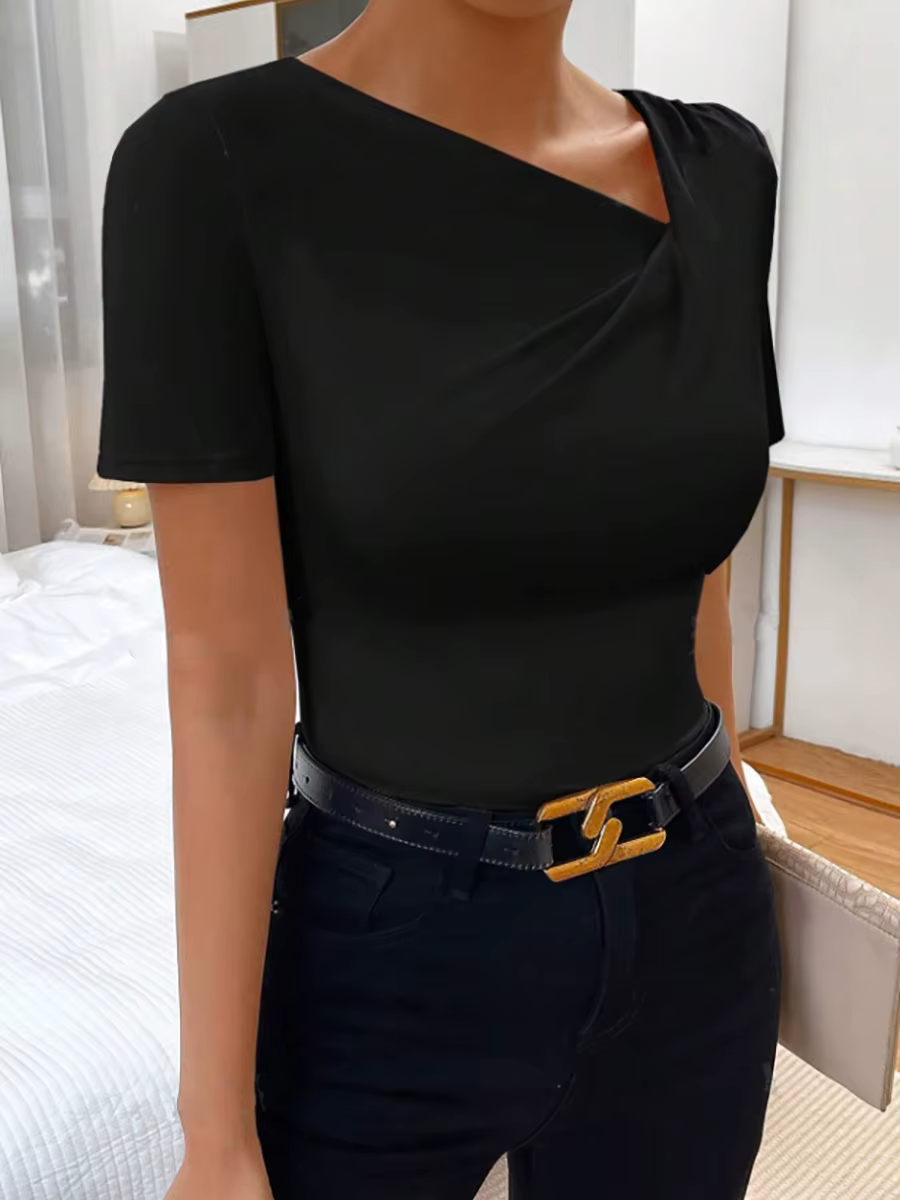 T-shirt pour femme à col asymétrique