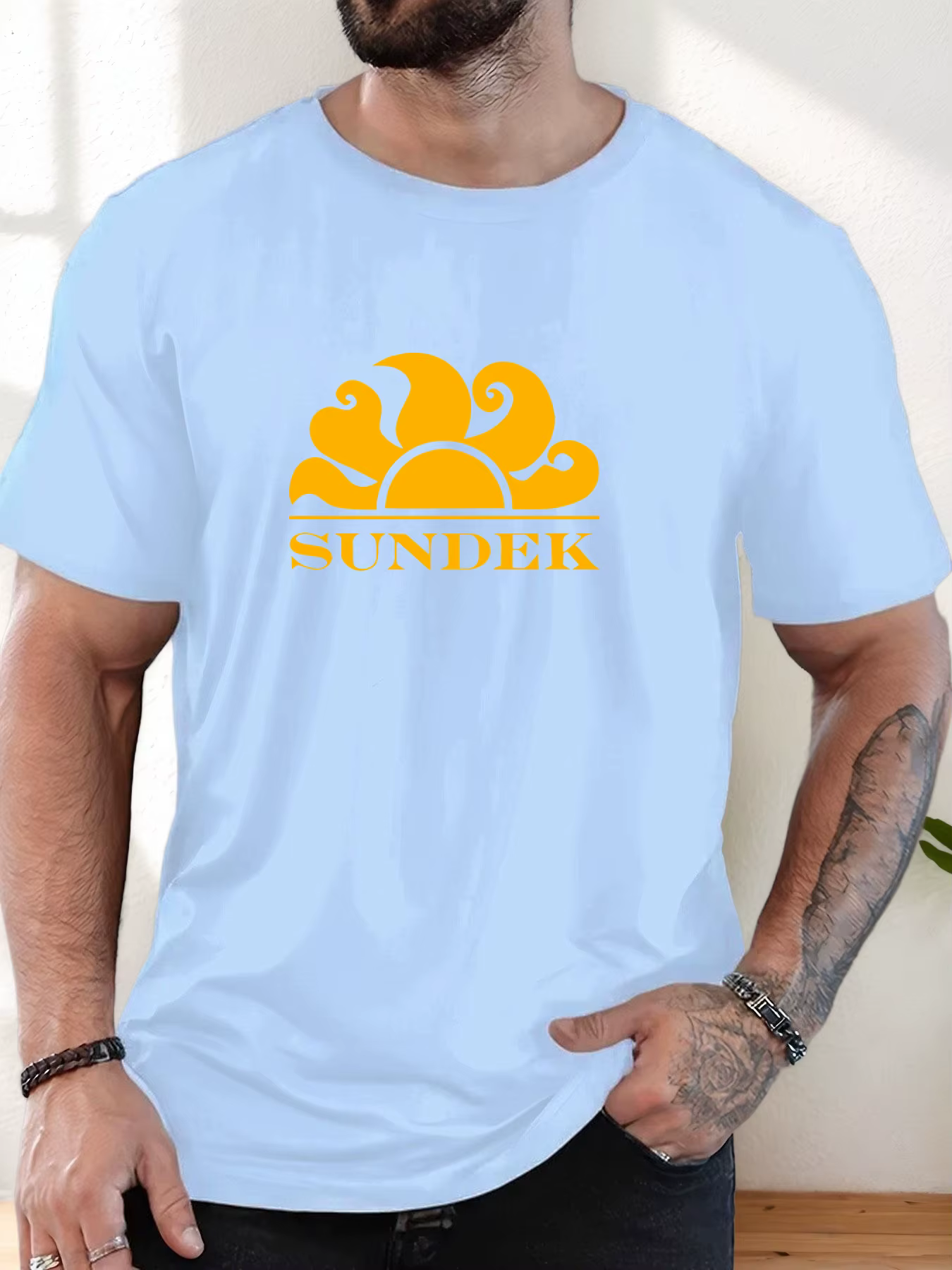 T-Shirt homme 2025 nouveauté rétro Chic Sundek graphique audacieux jaune stylisé soleil Logo décontracté haut élégant usage quotidien