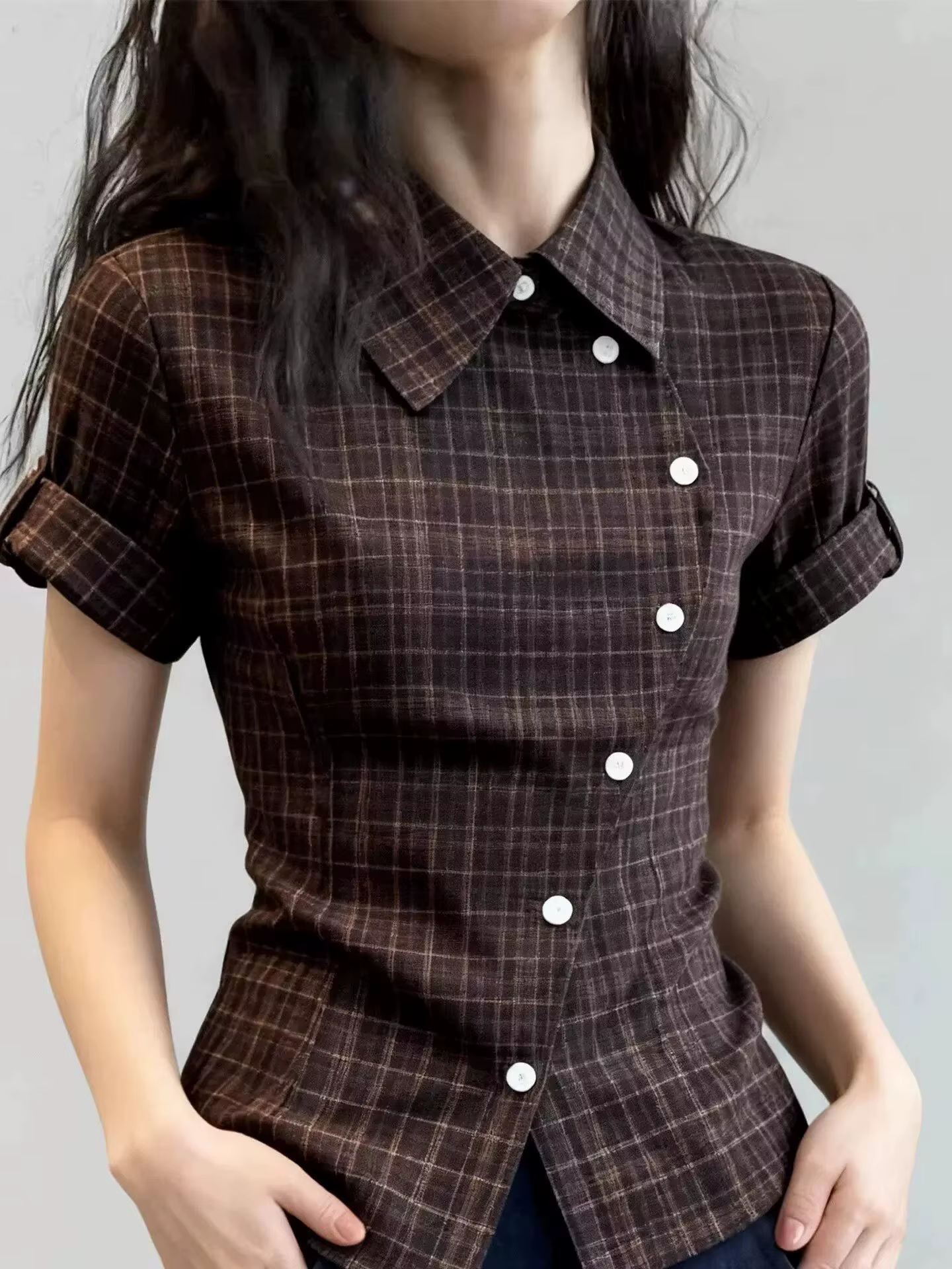Chemise à manches courtes à carreaux couleur café rétro pour femmes