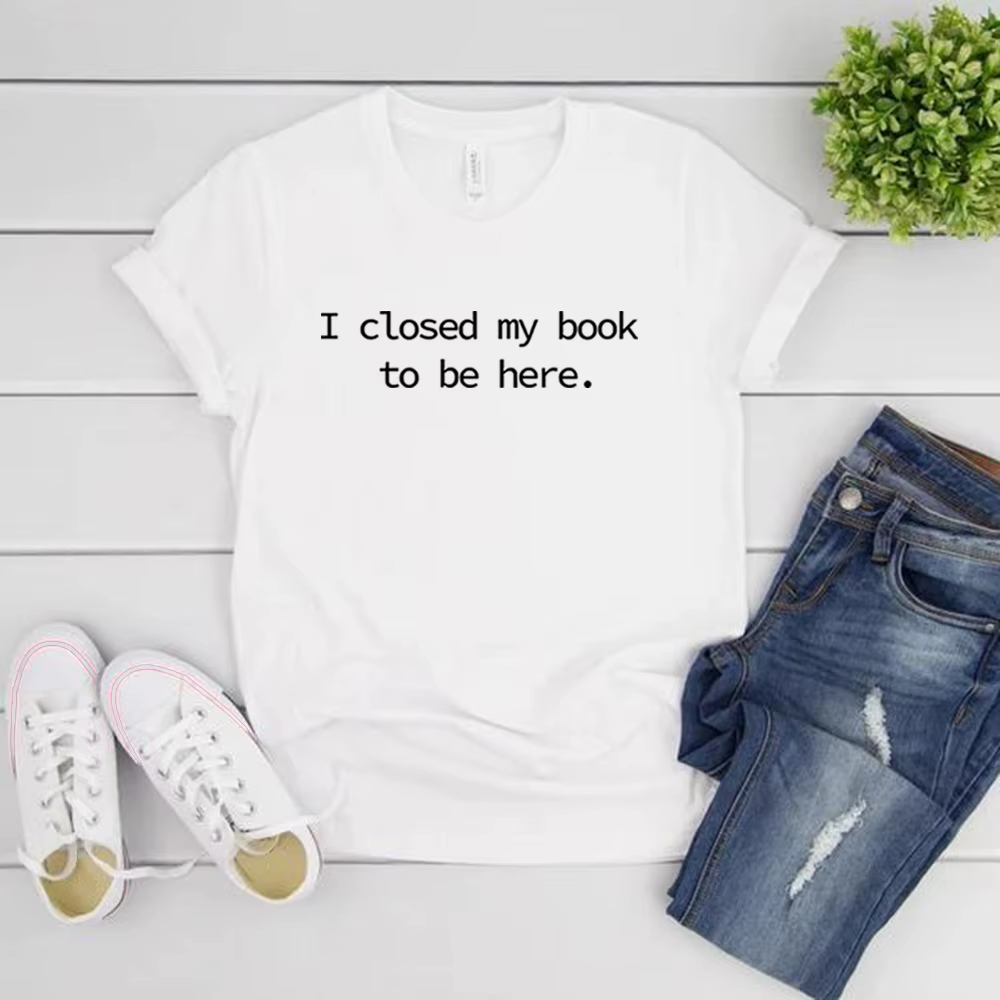 Je fermé mon livre pour être ici t-shirt