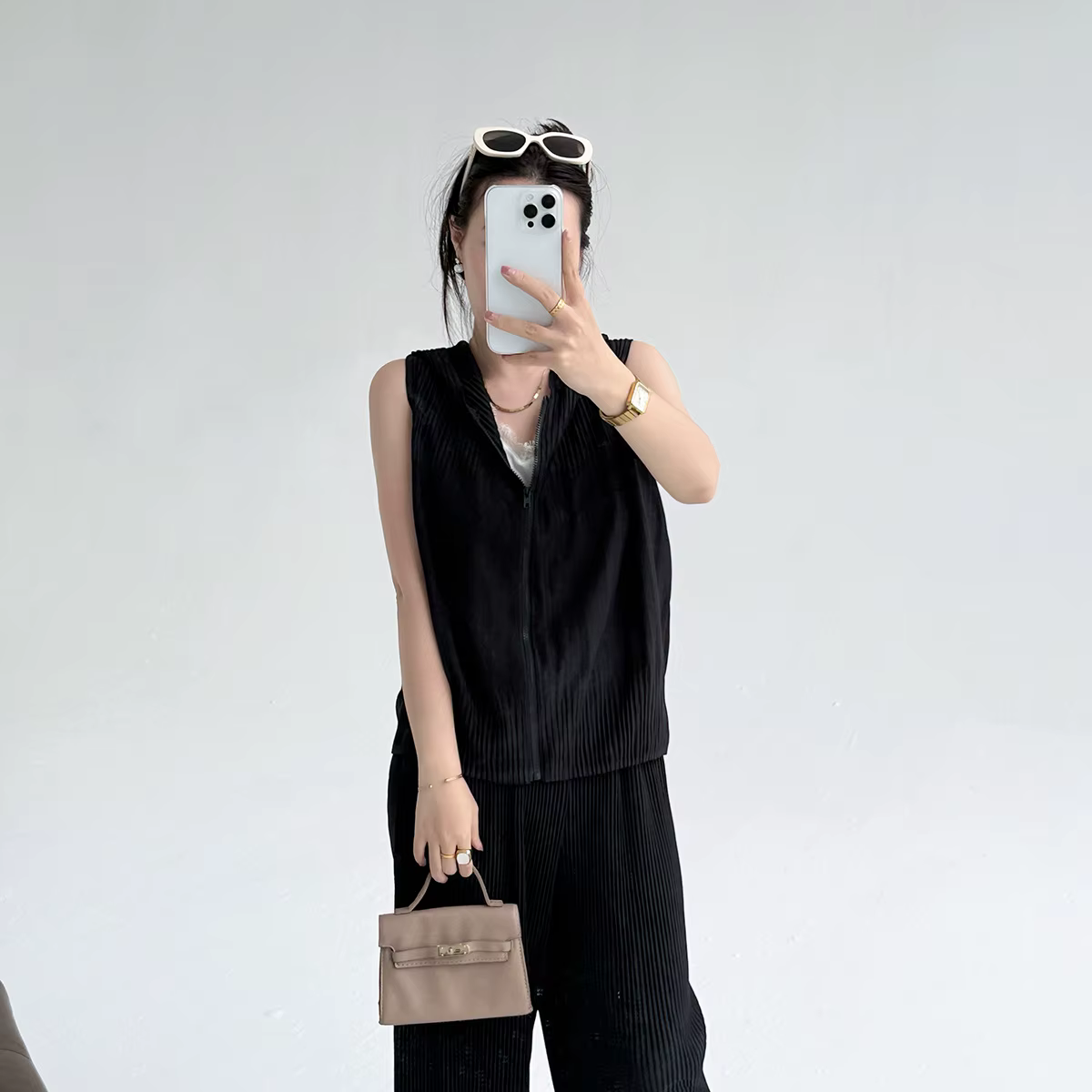Haut à capuche blanc sans manches, tissu doux, coupe ample, décontracté, usage quotidien, tendance, Chic, élégant, moderne, Ensemble de mode, confort, 2025