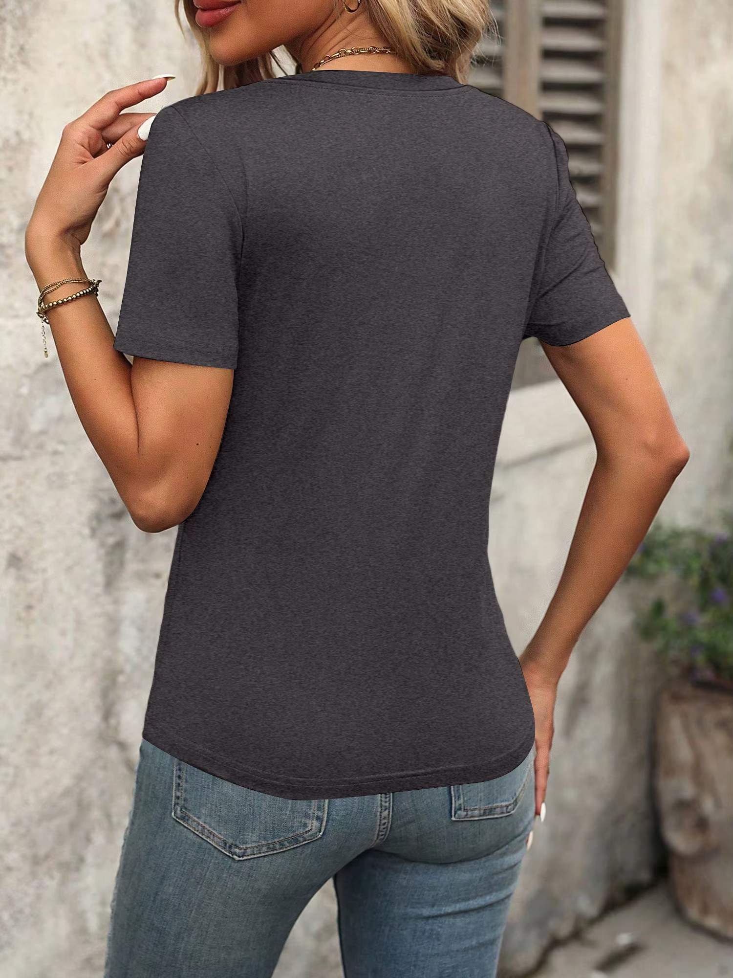 T-shirt polyvalent à col en V pour femmes – Coupe ample à manches courtes