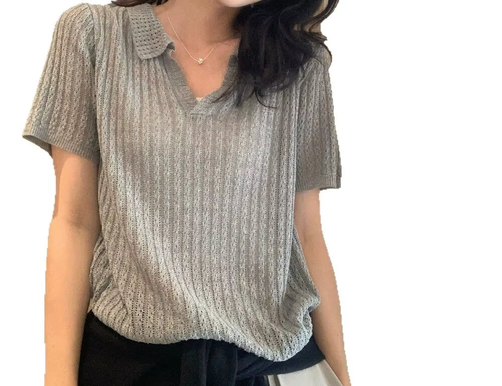 Haut slim à col polo en maille torsadée pour femme