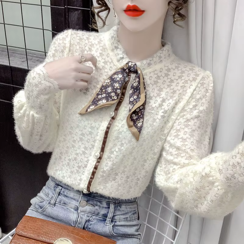 Chemise en velours pour femmes, automne hiver, écharpe à manches longues, collier, chemise en dentelle imprimée, haut à manches bouffantes intérieures en maille à la mode