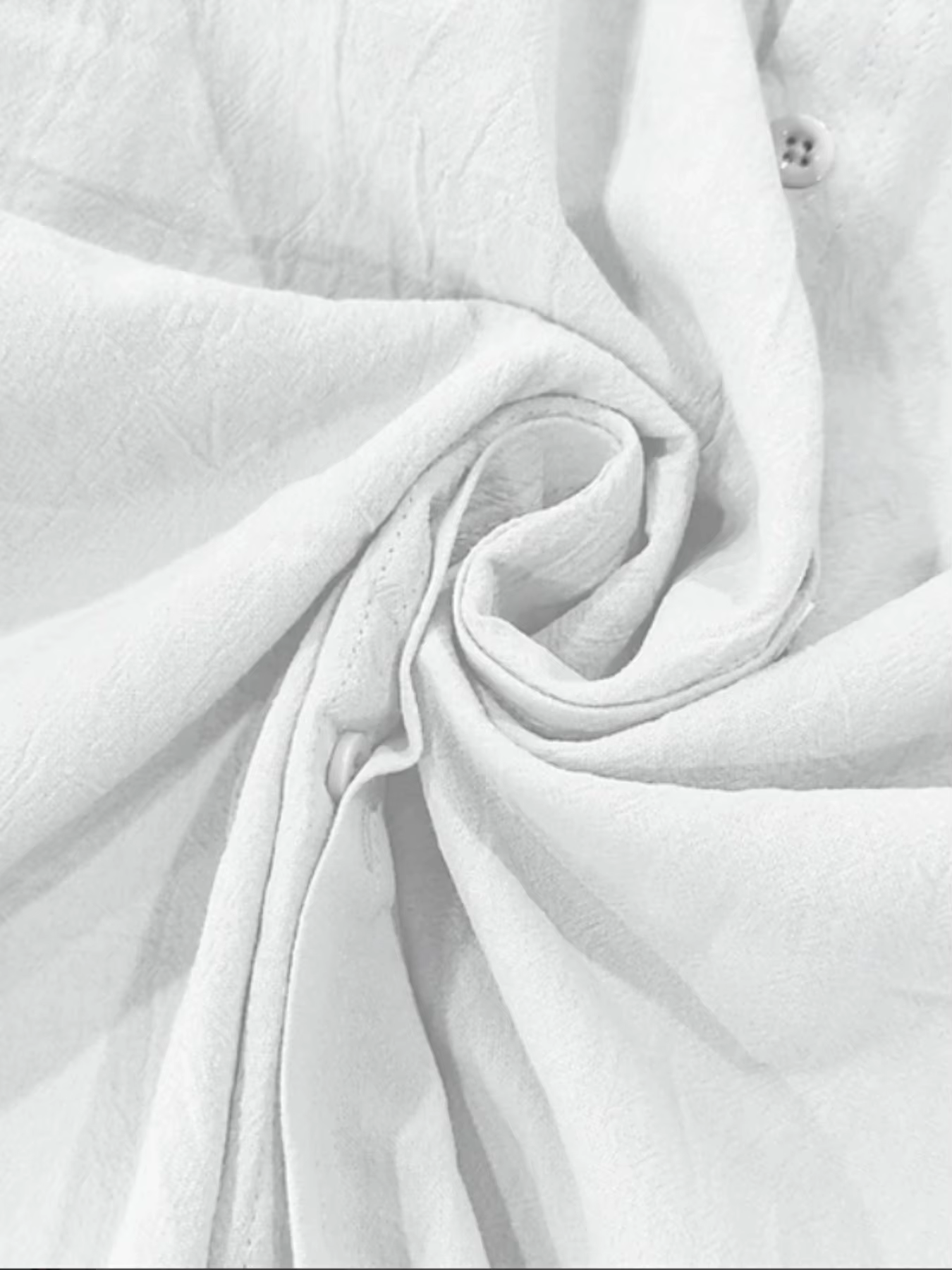 Chemise boutonnée en lin blanc minimaliste pour homme
