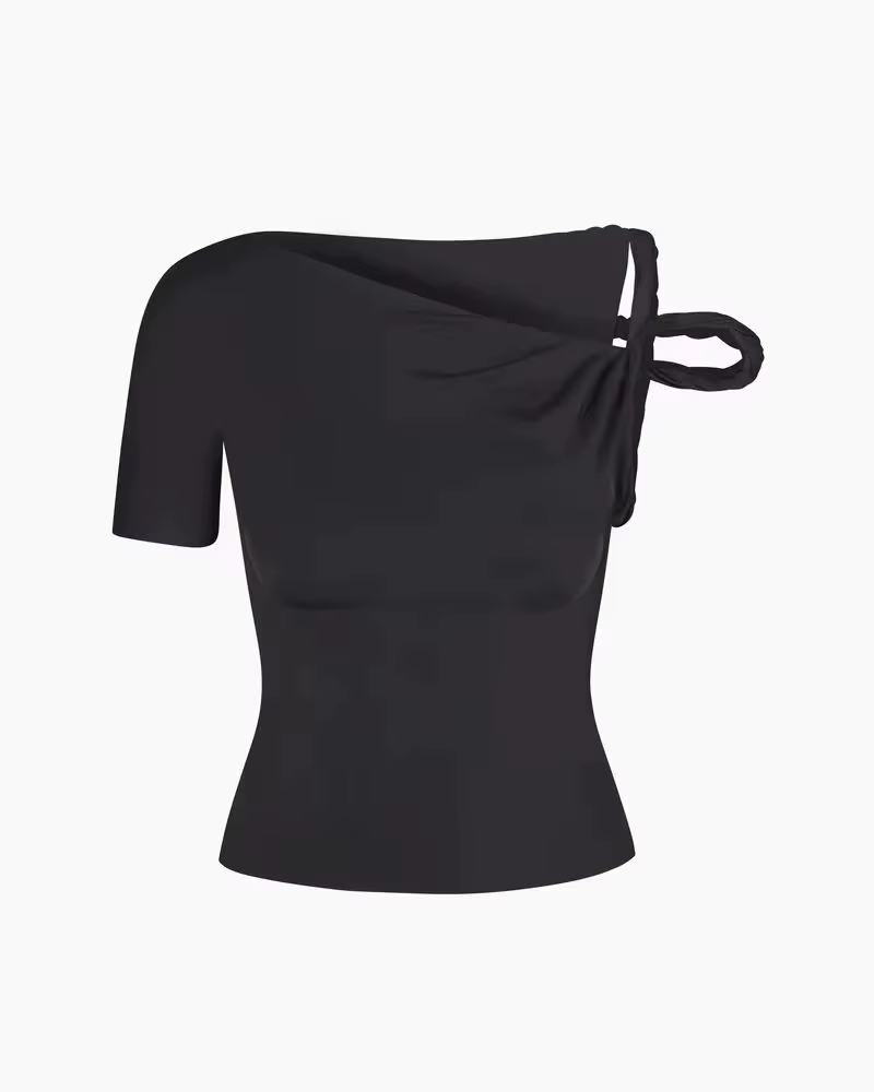 Top halter à coupe diagonale identique à celui de Kylie