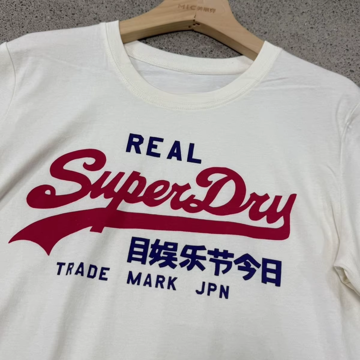 Superdry Real Vintage Logo T-shirt blanc cassé en coton à col rond et manches courtes pour homme