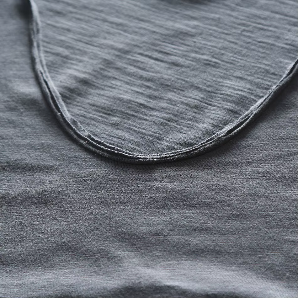 Hommes T-Shirt de base solide coton col en V coupe ajustée mâle mode t-shirts à manches courtes top