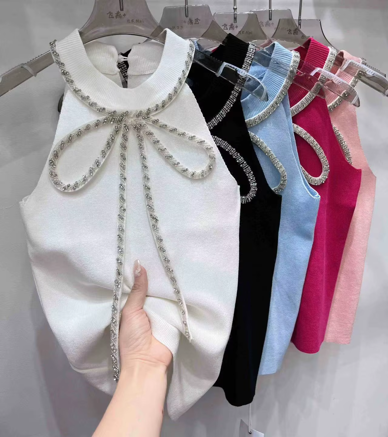 Top en maille sans manches à nœud papillon en diamants de luxe