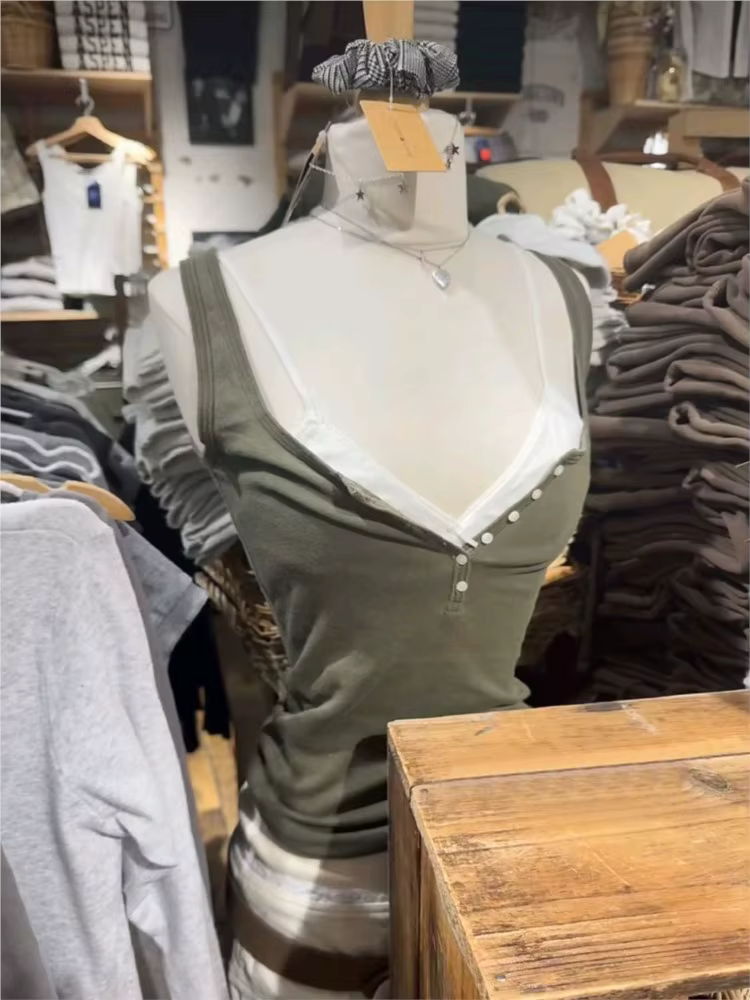 Débardeur Slim Vert Armée à Six Boutons pour Femme – Nouvelle Collection Été Y2K Streetwear