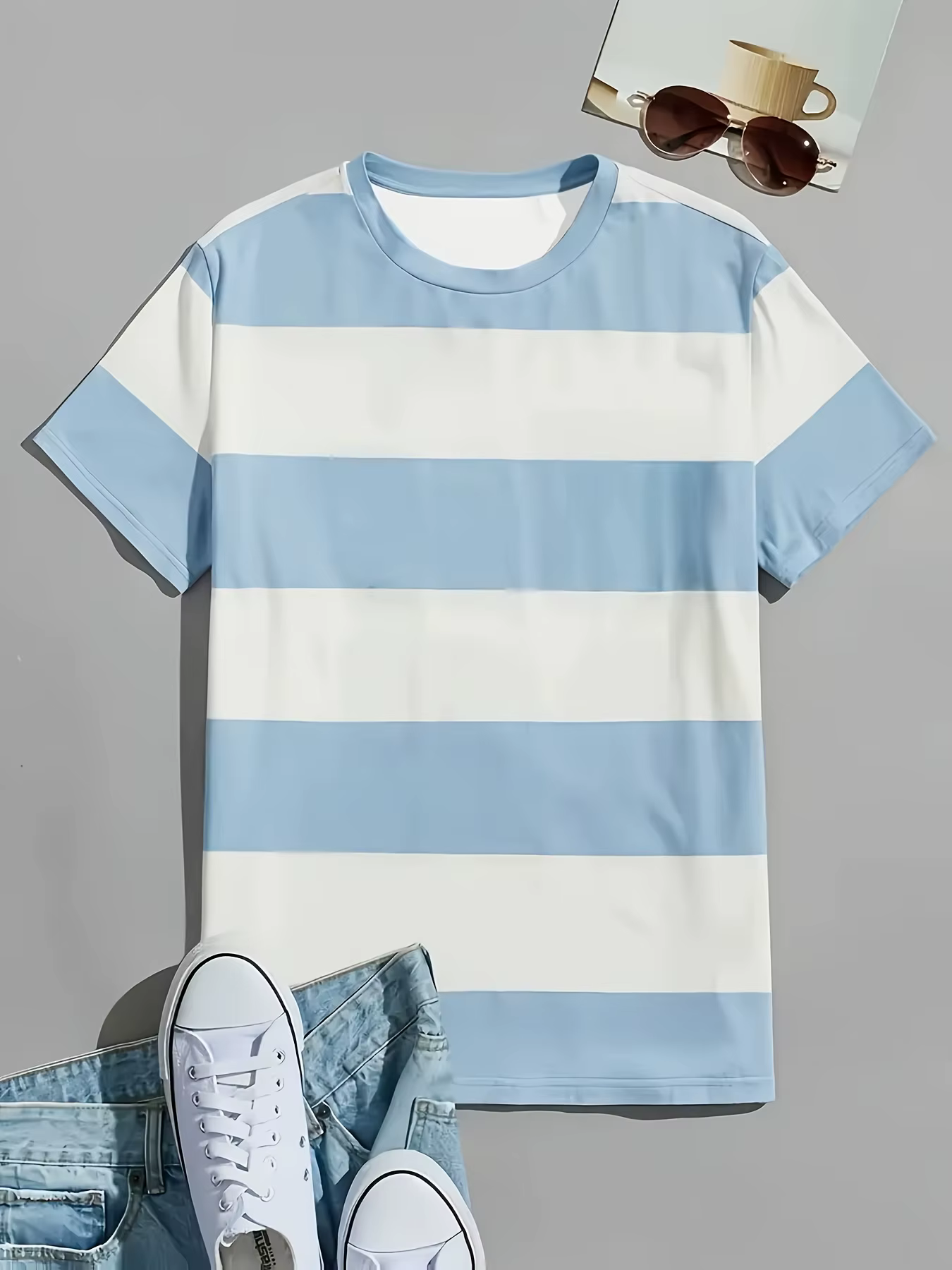 T-shirt rayé polyvalent basique pour hommes | Impression simple bleu clair et blanc | Vêtements multidirectionnels pour