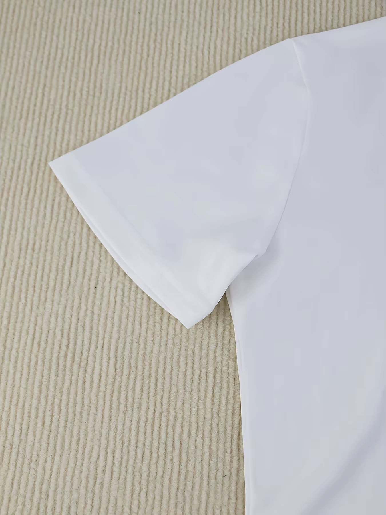 Crop top blanc pour femme avec imprimé pique noire